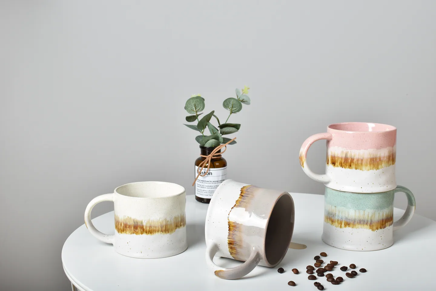 Bosmarlin mugs with large handles on a white table