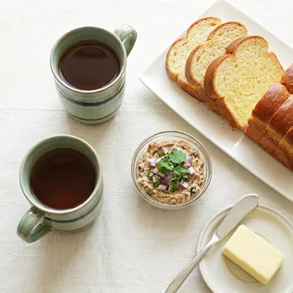 A Bosmarlin mug in a reactive glaze