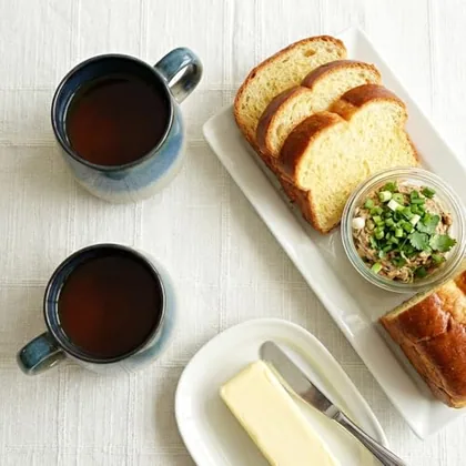 A Bosmarlin mug in a reactive glaze