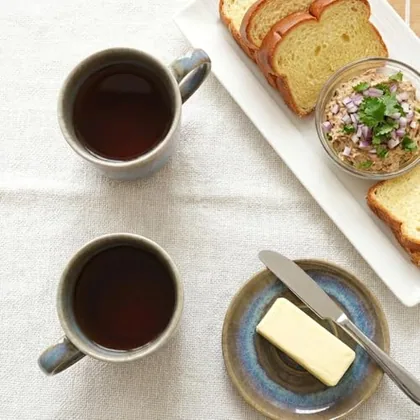 A Bosmarlin mug in a reactive glaze