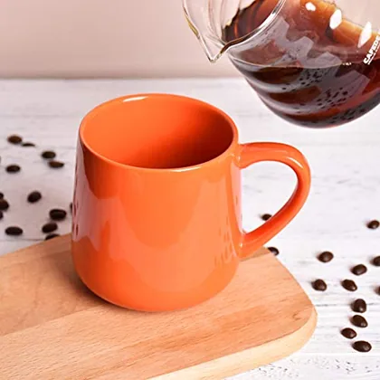 A Bosmarlin mug in a reactive glaze