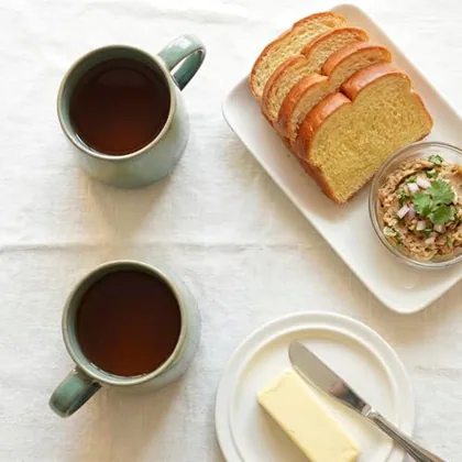 A Bosmarlin mug in a reactive glaze