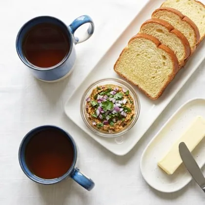 A Bosmarlin mug in a reactive glaze