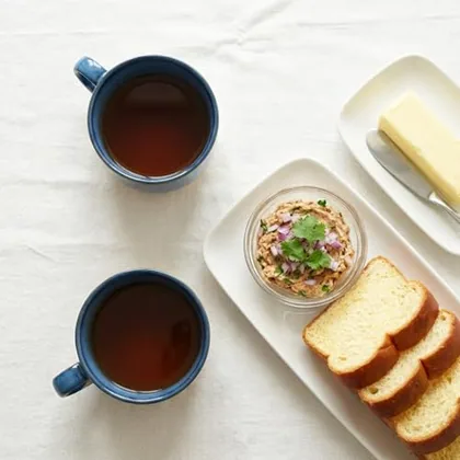A Bosmarlin mug in a reactive glaze