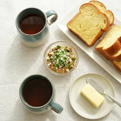 A Bosmarlin mug in a reactive glaze